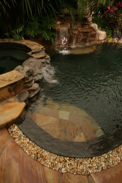 Фото дизайна бассейна с применением природного камня